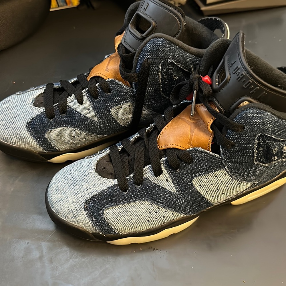 Air Jordan 6 Retro Washed Denim Shoes